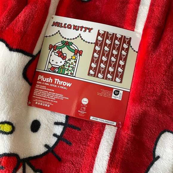 HELLO KITTY Christmas Plush Throw.